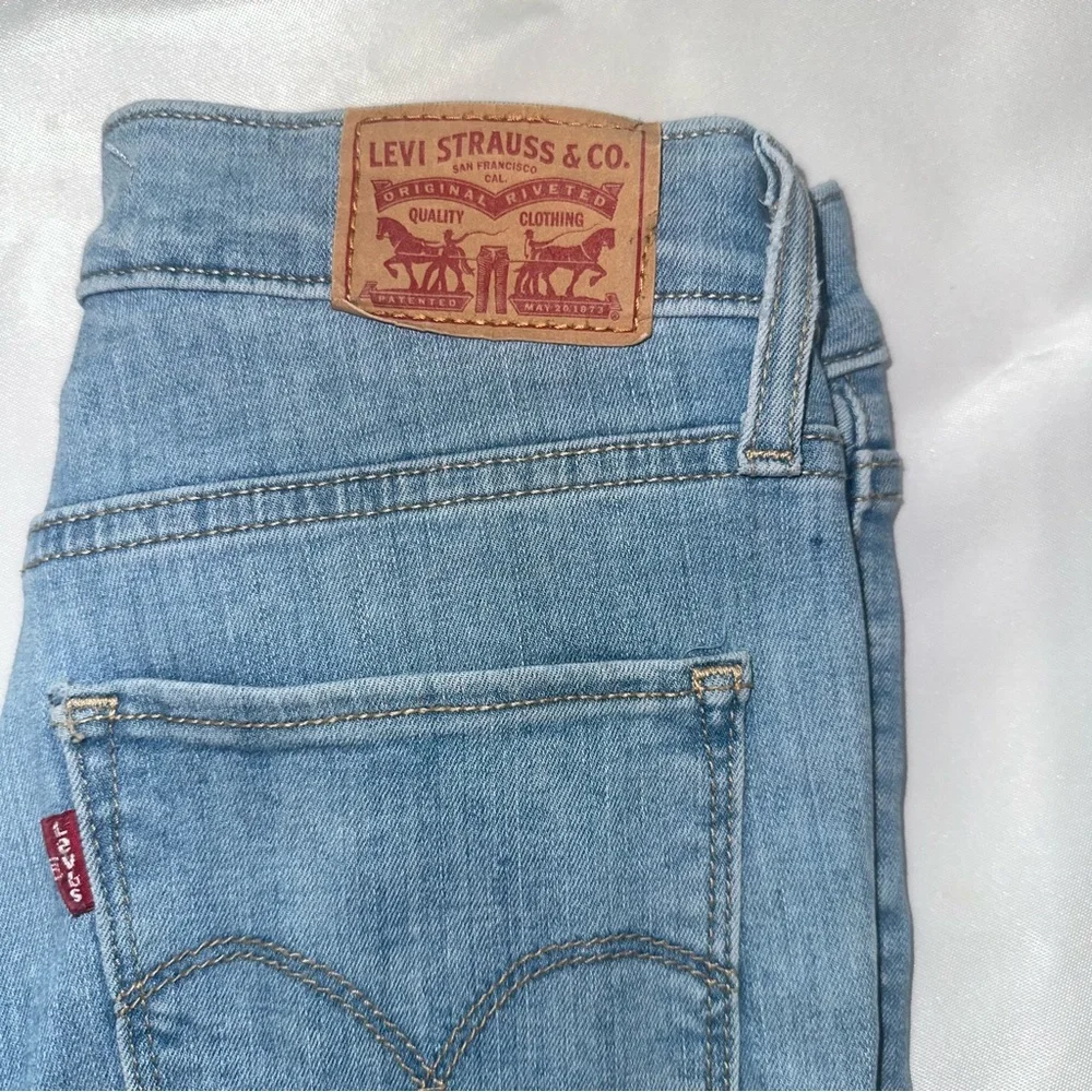 Levi's Women's Skinny Leg Jeans size 26 - Picture 2 of 8